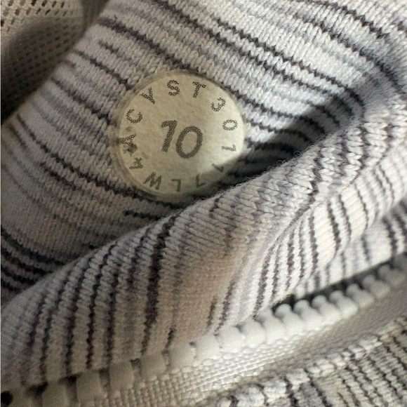 Lululemon Define Jacket
Wee Are From Space Ice Grey Alpine White Size 10 - Picture 12 of 12